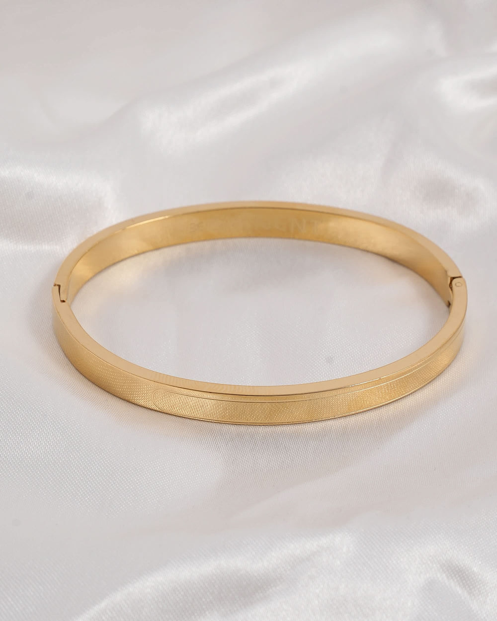 Eminent Women's Bracelet - Golden, Women Bangles & Bracelets, Eminent, Chase Value