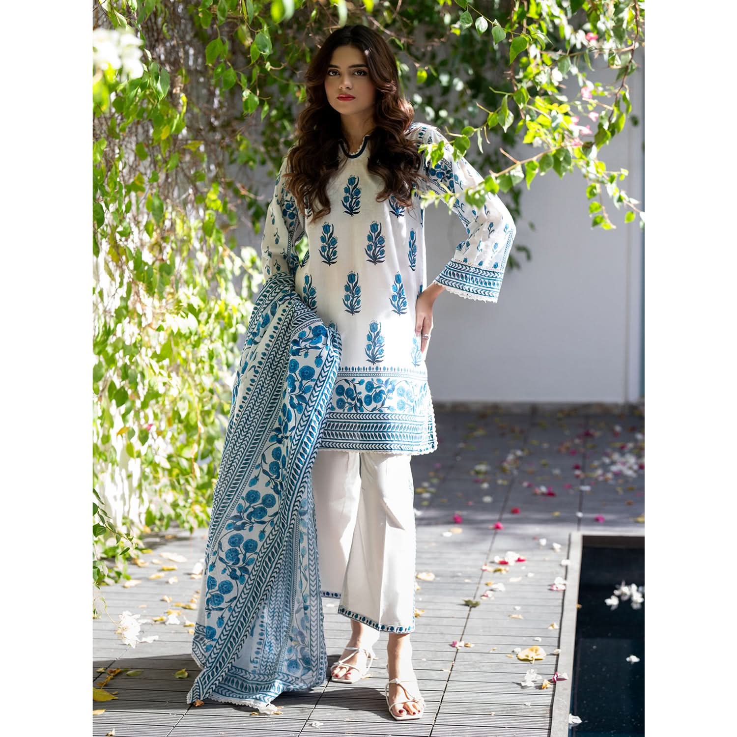 Salina Lawn By Regalia Textile Printed Unstitched 3 Pcs Suit - 1, Women, 3Pcs Shalwar Suit, Regalia Textiles, Chase Value
