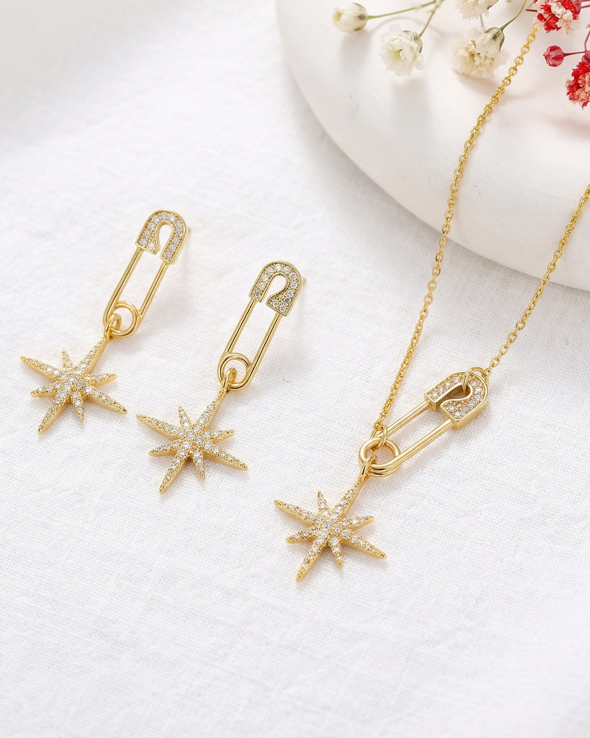 Eminent Women's Locket Set