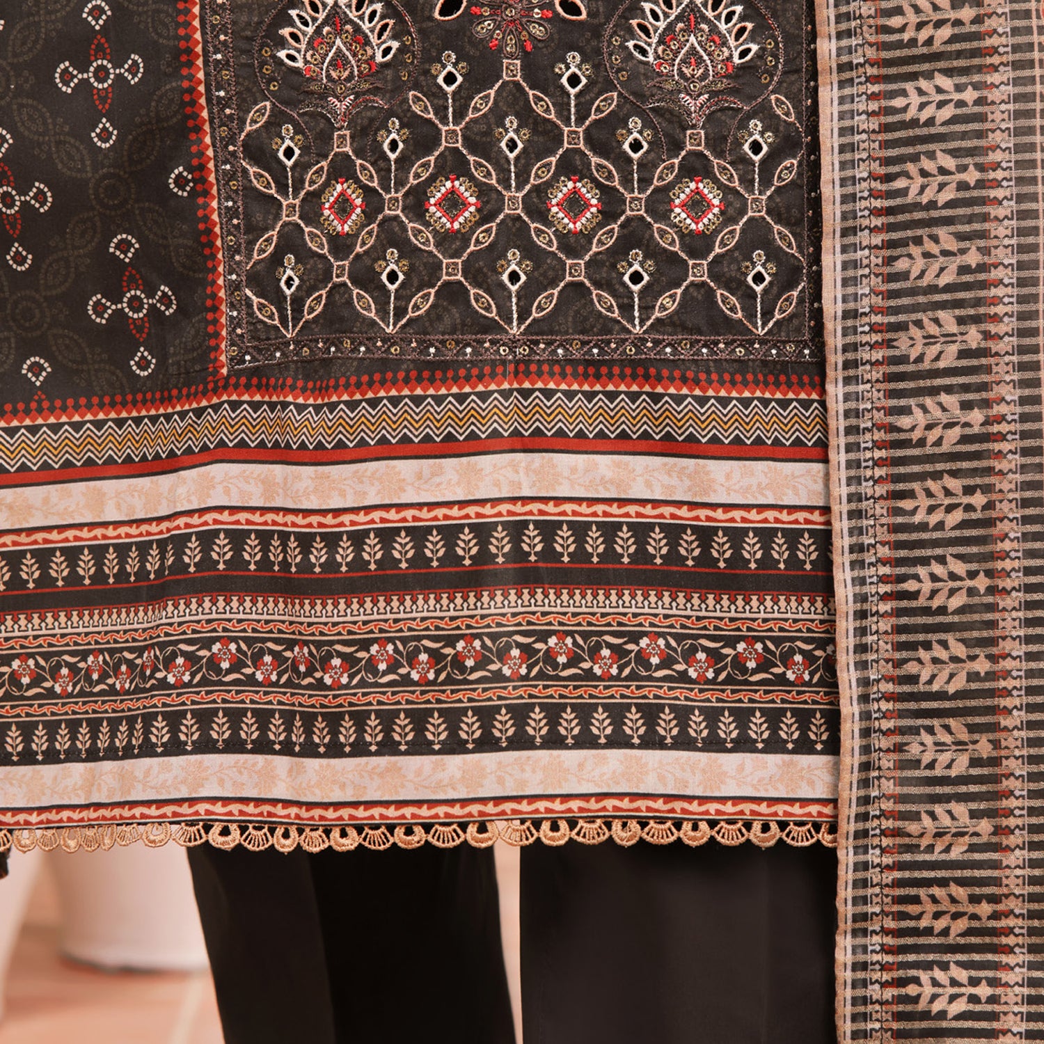 MISRI Embroidered Lawn By VS Textile 3-Piecs Unstitched Suit - 479, Women, 3Pcs Shalwar Suit, VS Textile, Chase Value