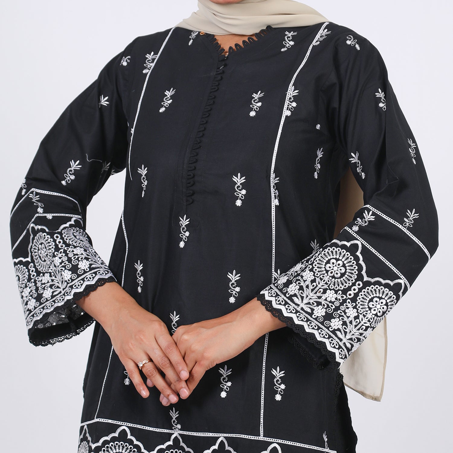 Women’s Stitched 2-Piece Cotton Suit – Black & White, Women Shalwar Suits, Eminent, Chase Value