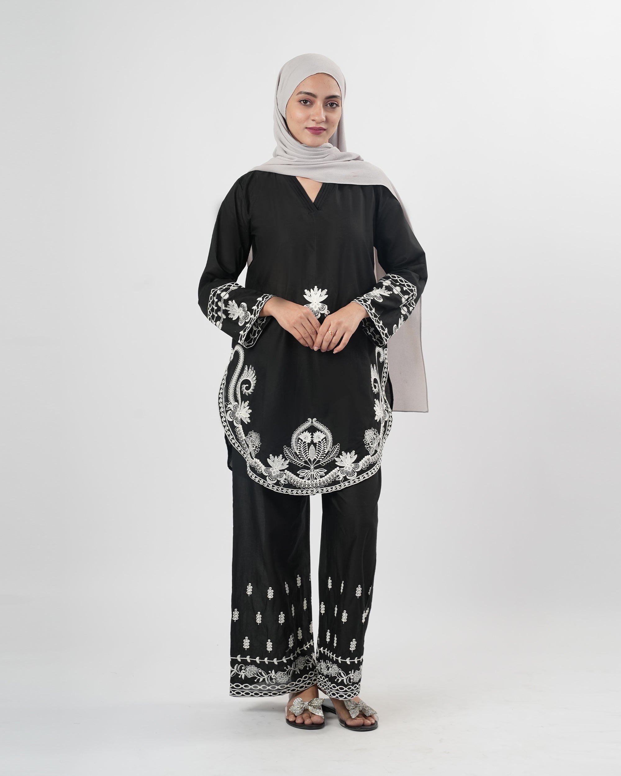 Valuables Women’s Embroidered 2-Pcs Suit