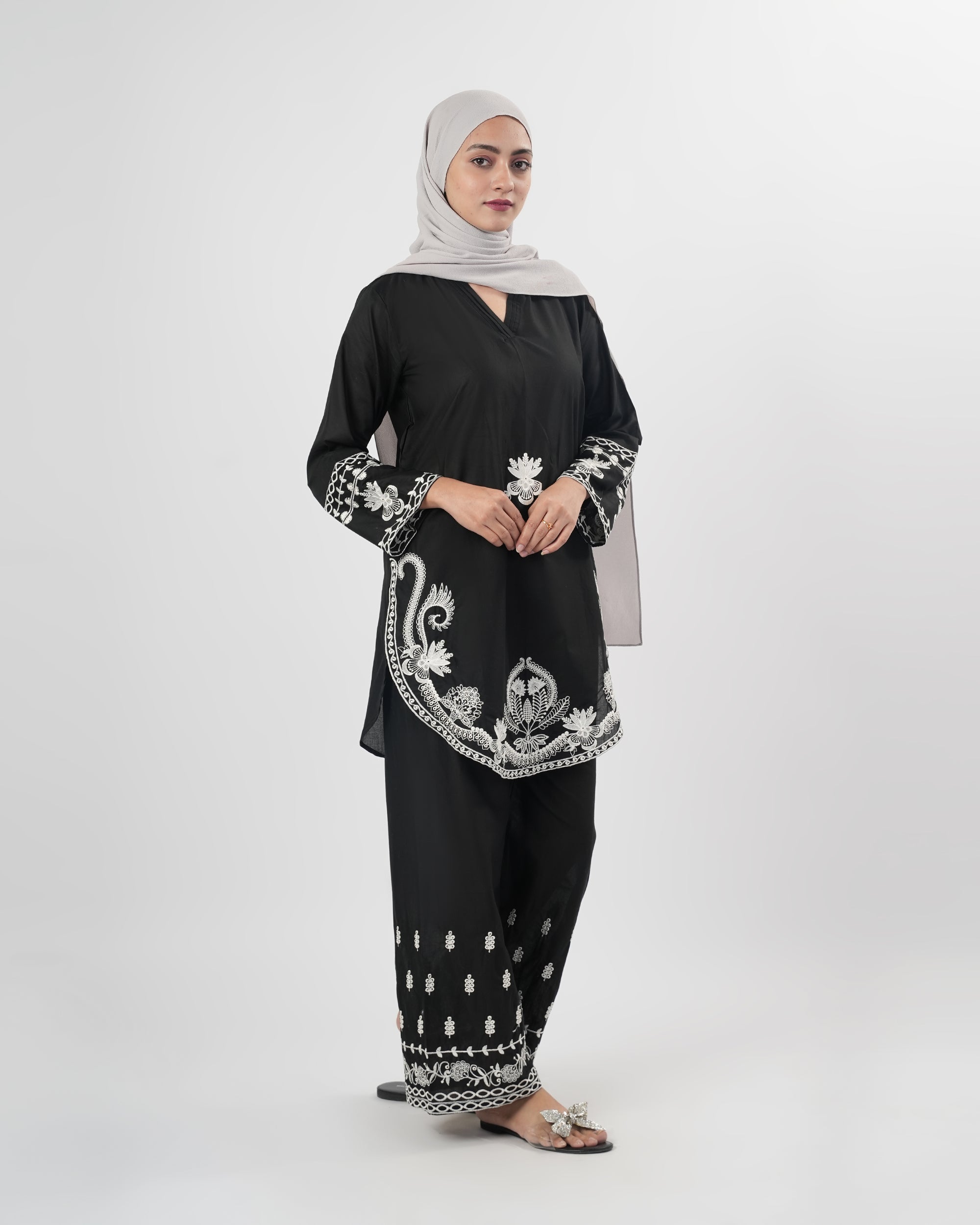Valuables Women’s Embroidered 2-Pcs Suit