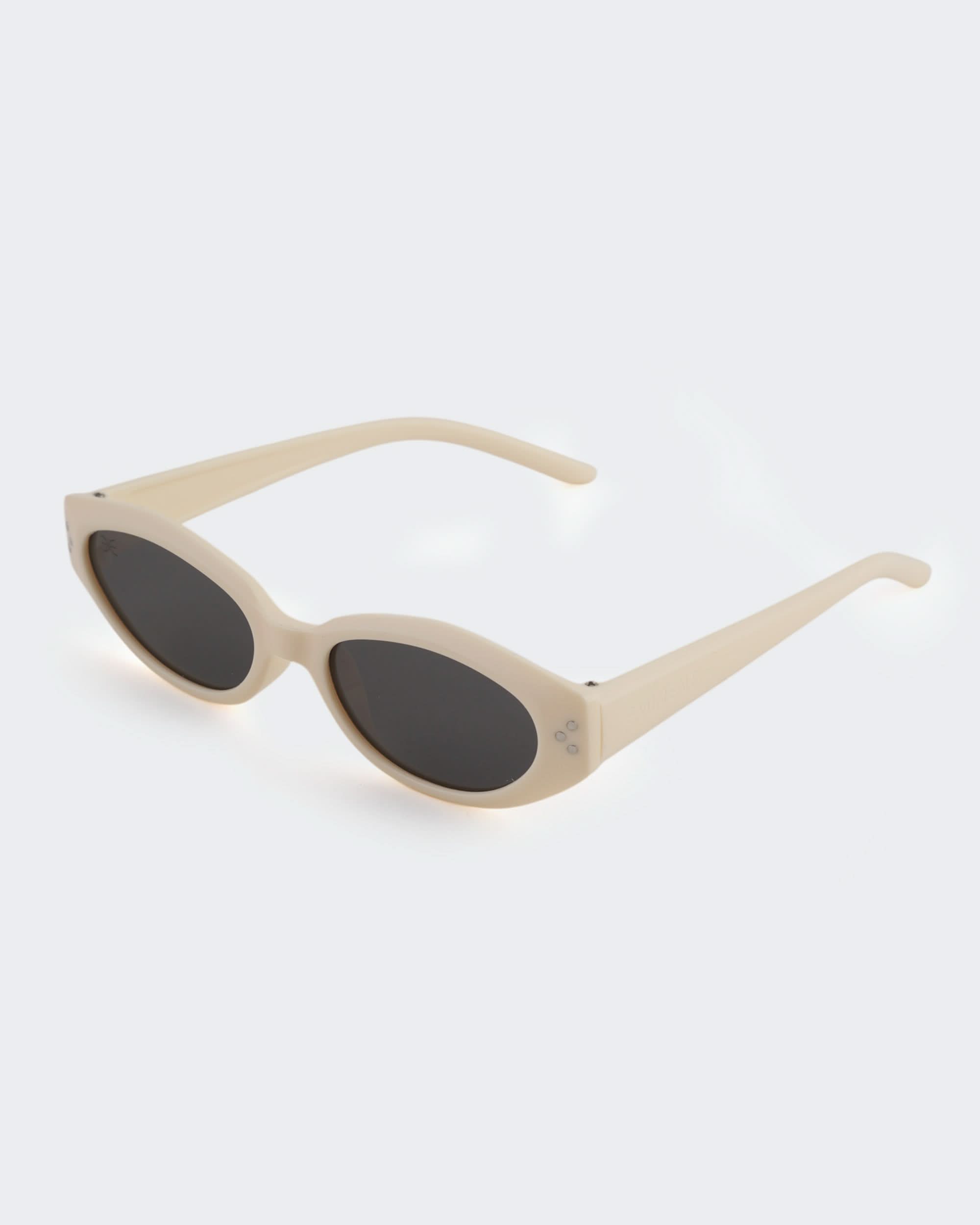 Eminent Trendy Slim Oval Sunglasses, Girls Sunglasses, Eminent, Chase Value