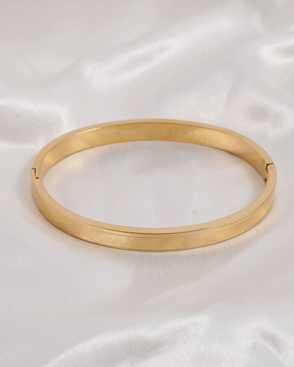 Eminent Women's Bracelet - Golden, Women Bangles & Bracelets, Eminent, Chase Value