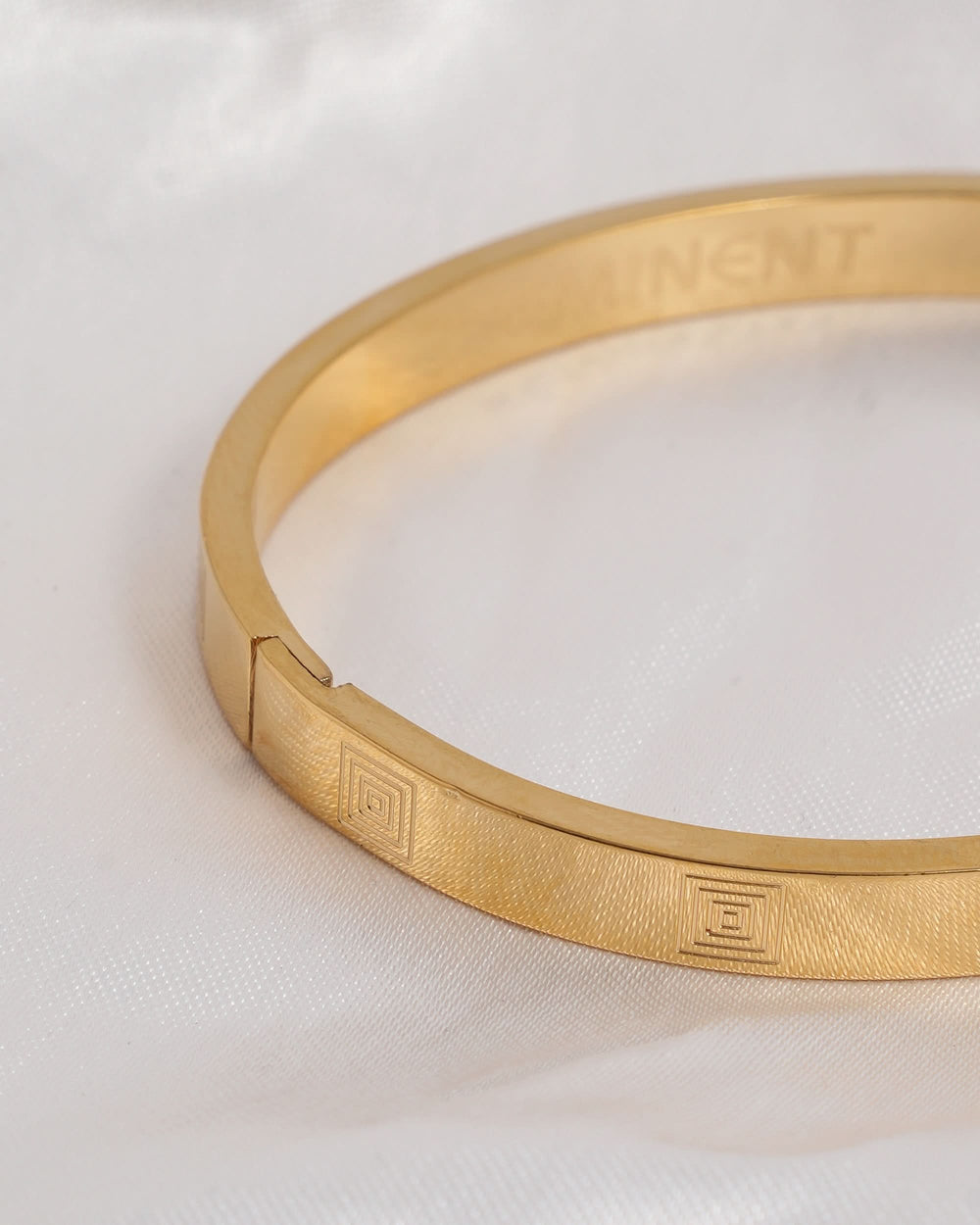 Eminent Women's Bracelet - Golden, Women Bangles & Bracelets, Eminent, Chase Value