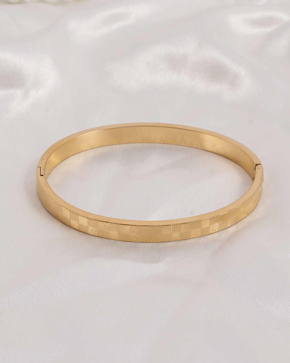 Eminent Women's Bracelet - Golden, Women Bangles & Bracelets, Eminent, Chase Value