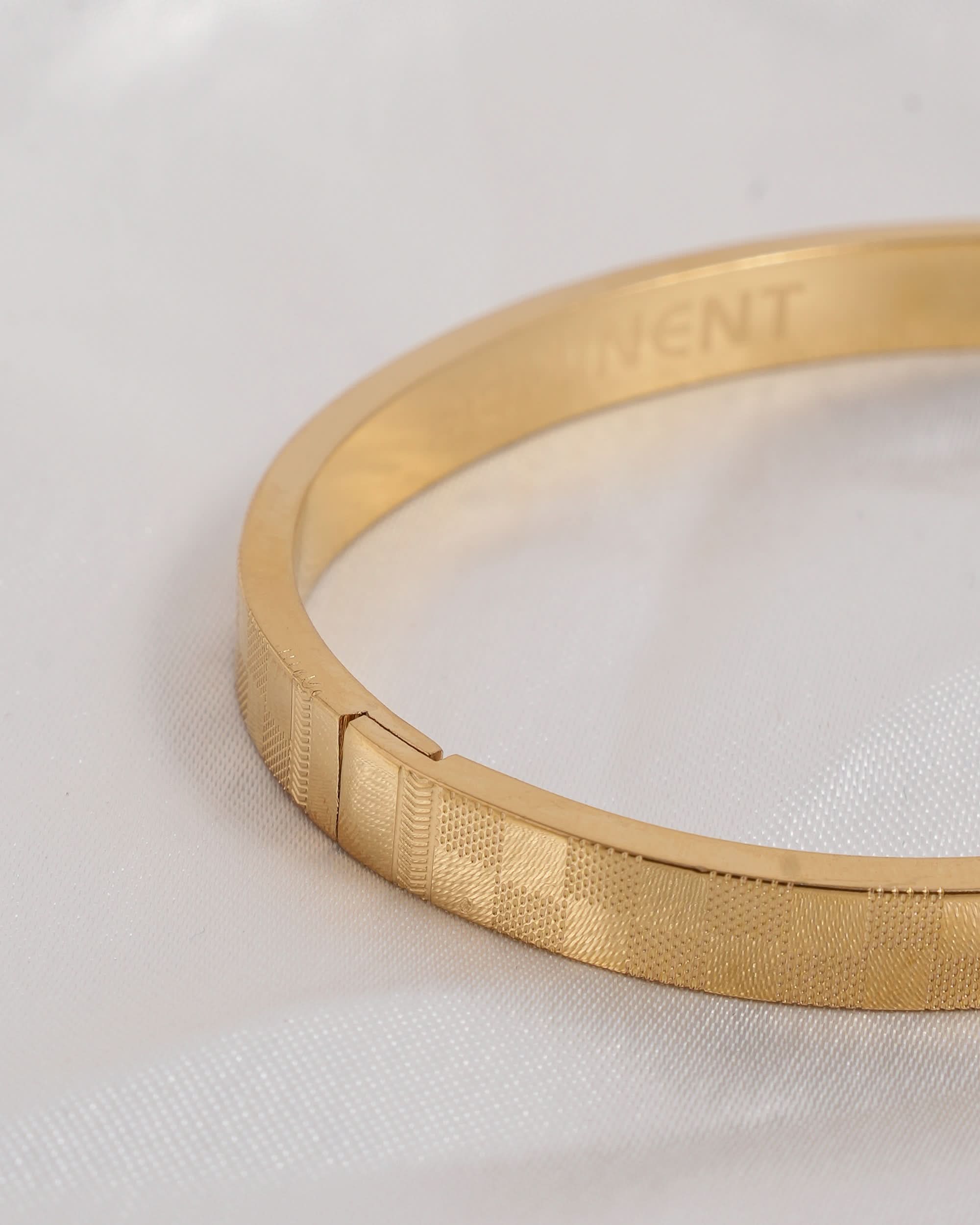 Eminent Women's Bracelet - Golden, Women Bangles & Bracelets, Eminent, Chase Value