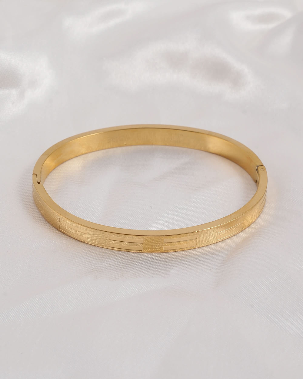 Eminent Women's Bracelet - Golden, Women Bangles & Bracelets, Eminent, Chase Value