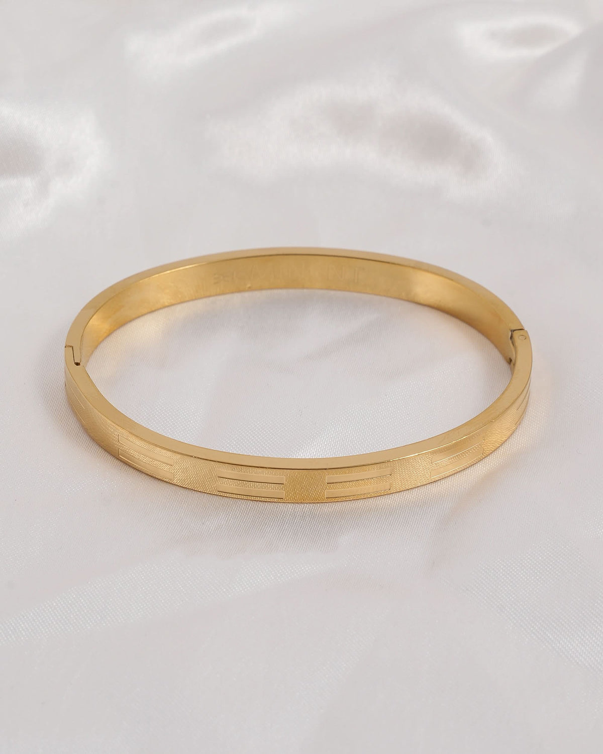 Eminent Women's Bracelet - Golden, Women Bangles & Bracelets, Eminent, Chase Value