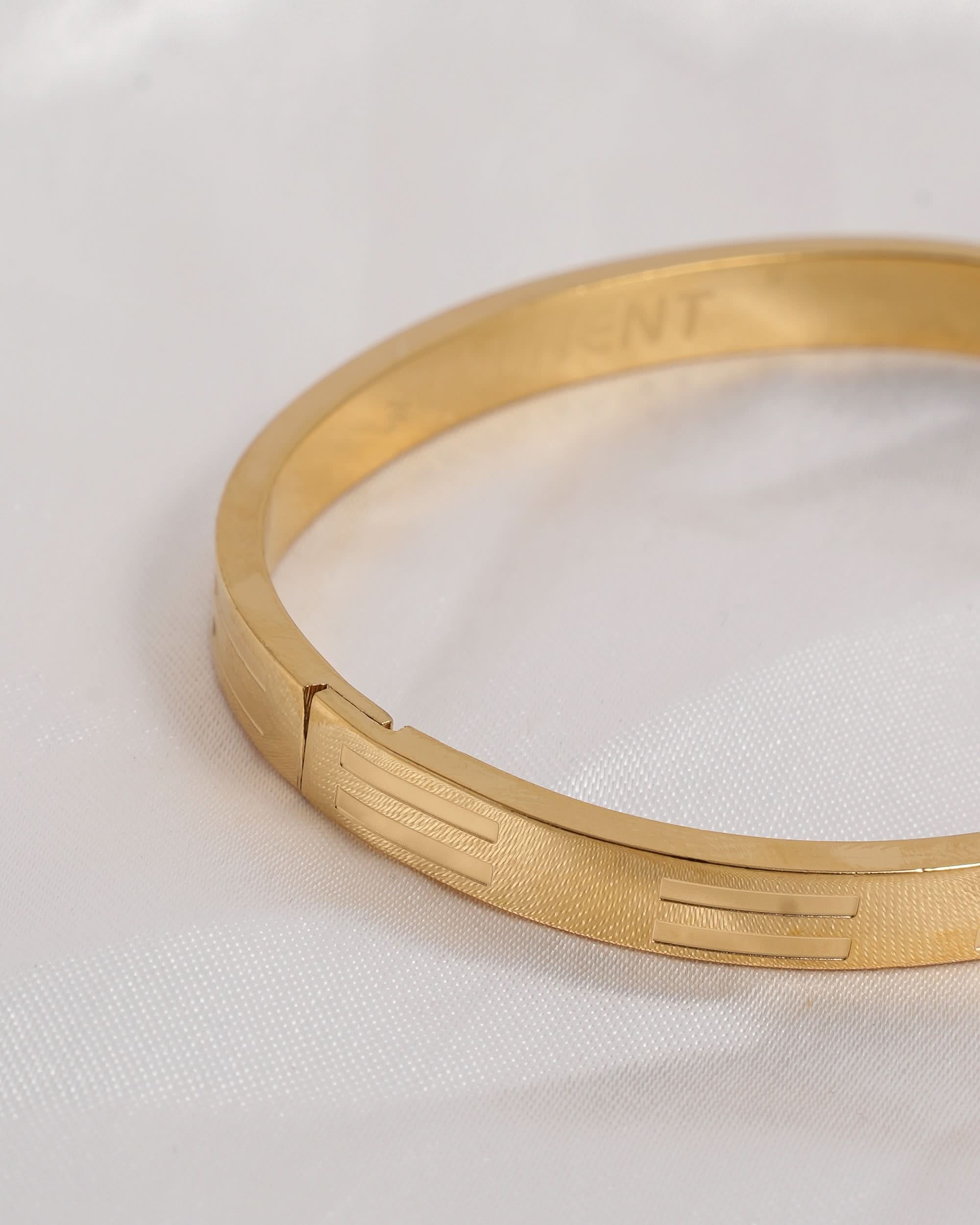 Eminent Women's Bracelet - Golden, Women Bangles & Bracelets, Eminent, Chase Value