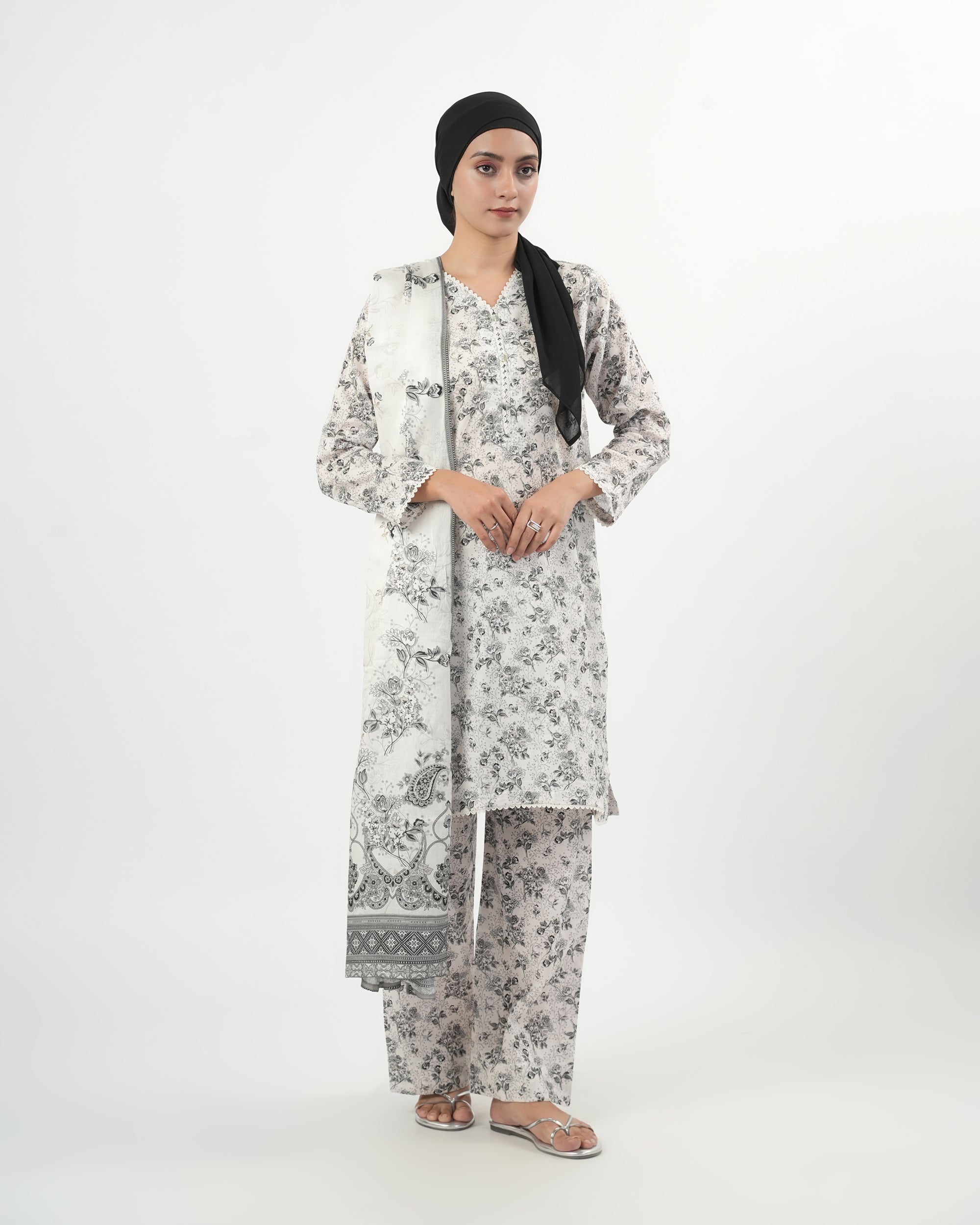Valuables Women’s Printed Lawn 3 Pcs Suit