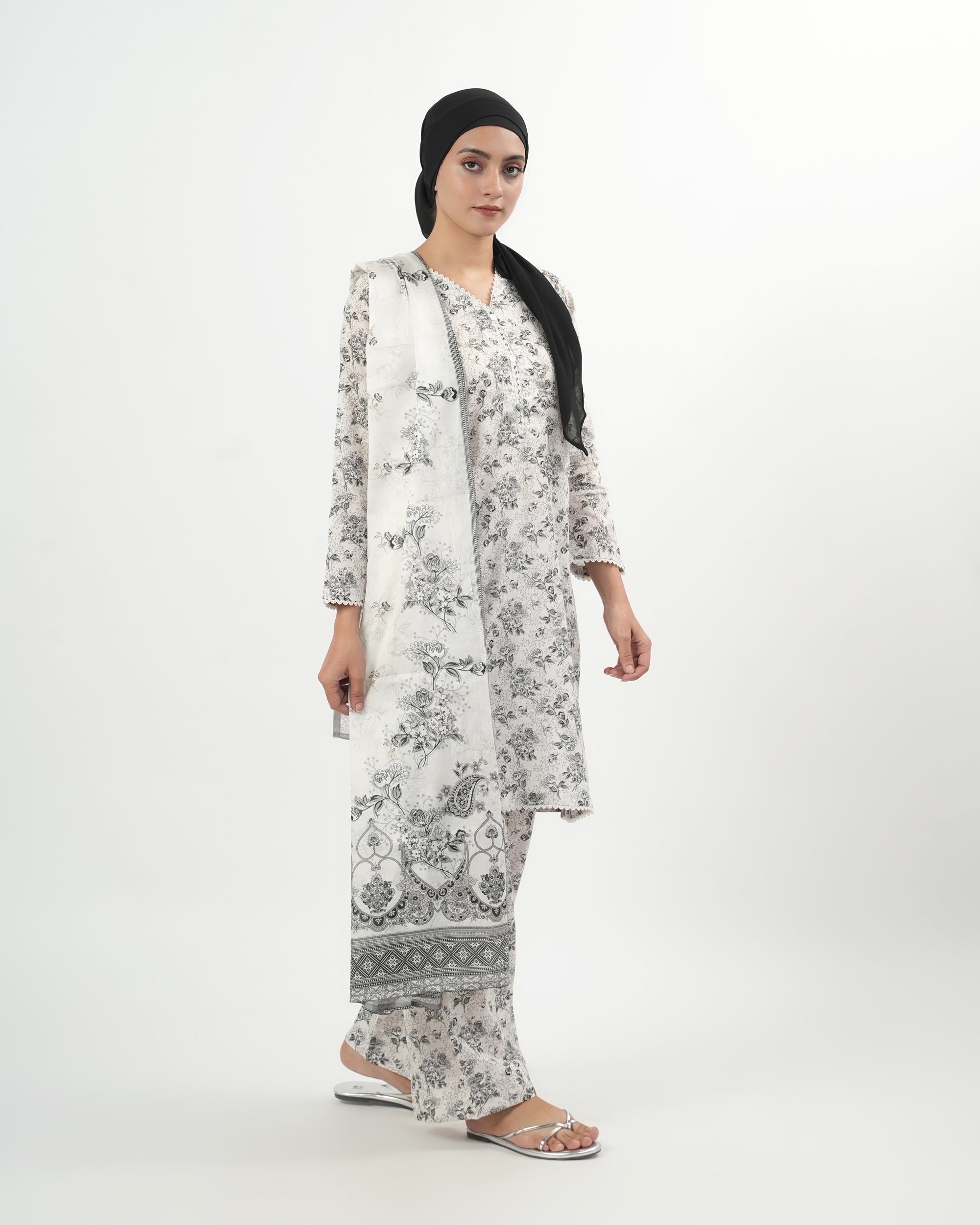 Valuables Women’s Printed Lawn 3 Pcs Suit