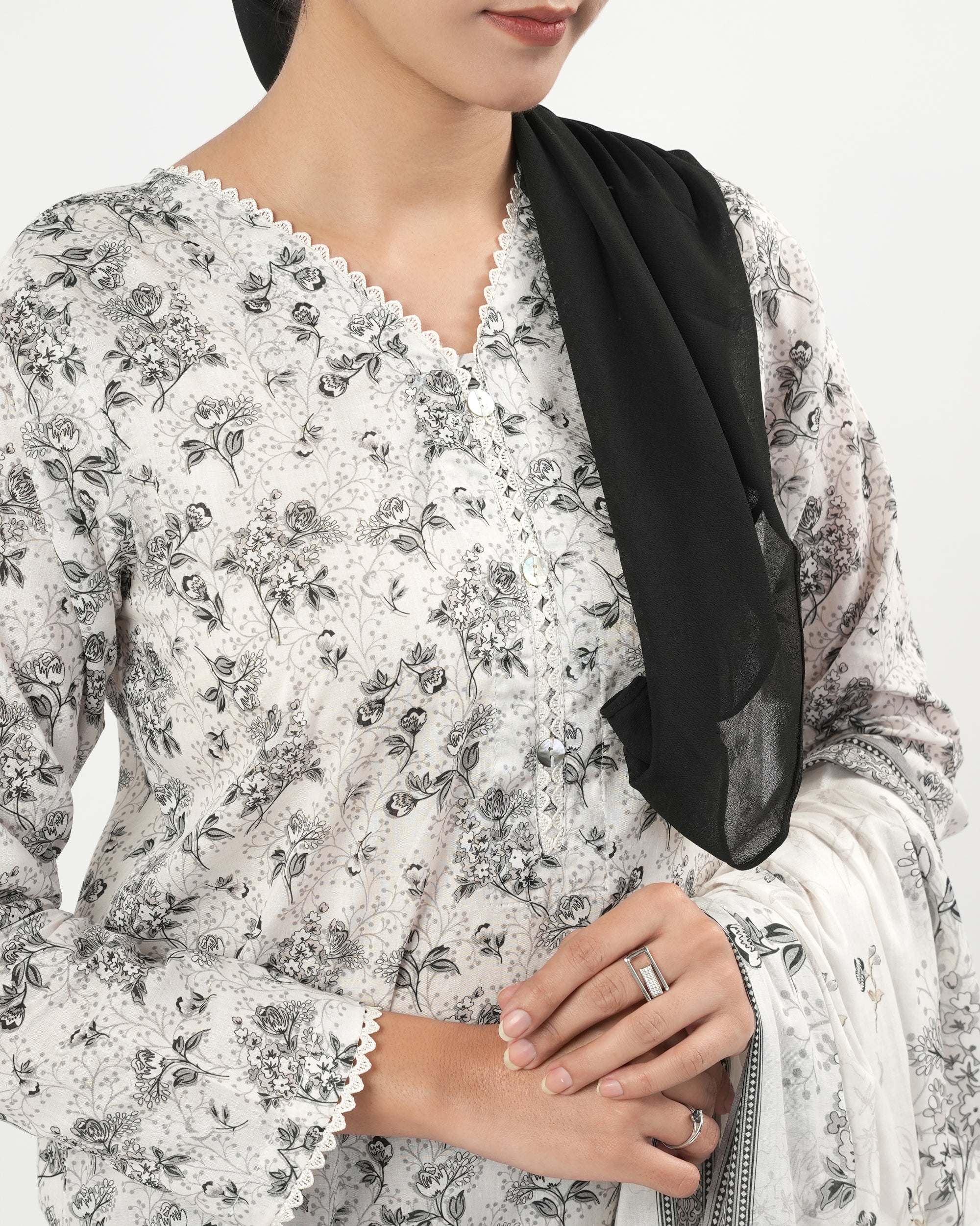 Valuables Women’s Printed Lawn 3 Pcs Suit