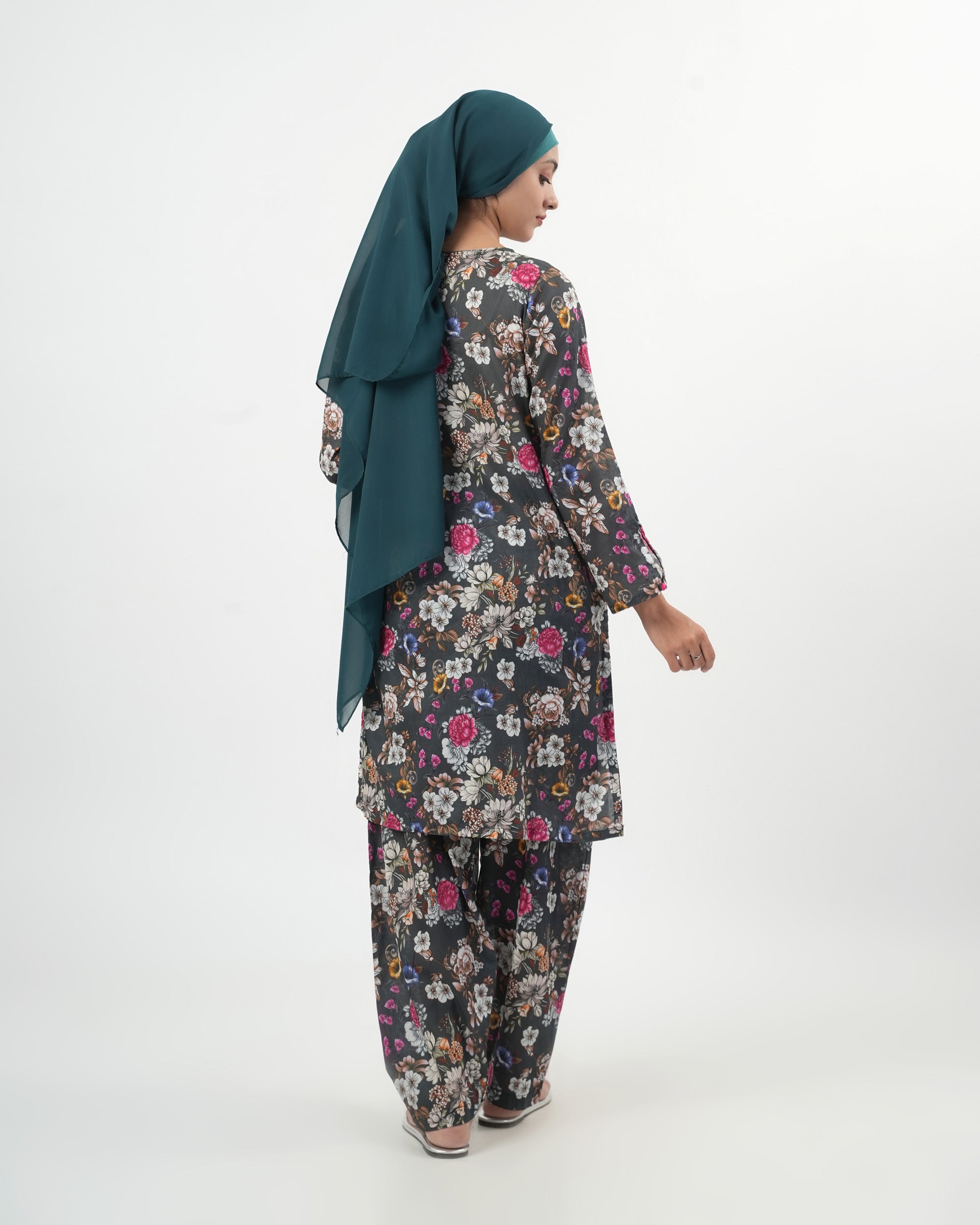 Valuables Women’s Printed Lawn 2 Pcs Suit