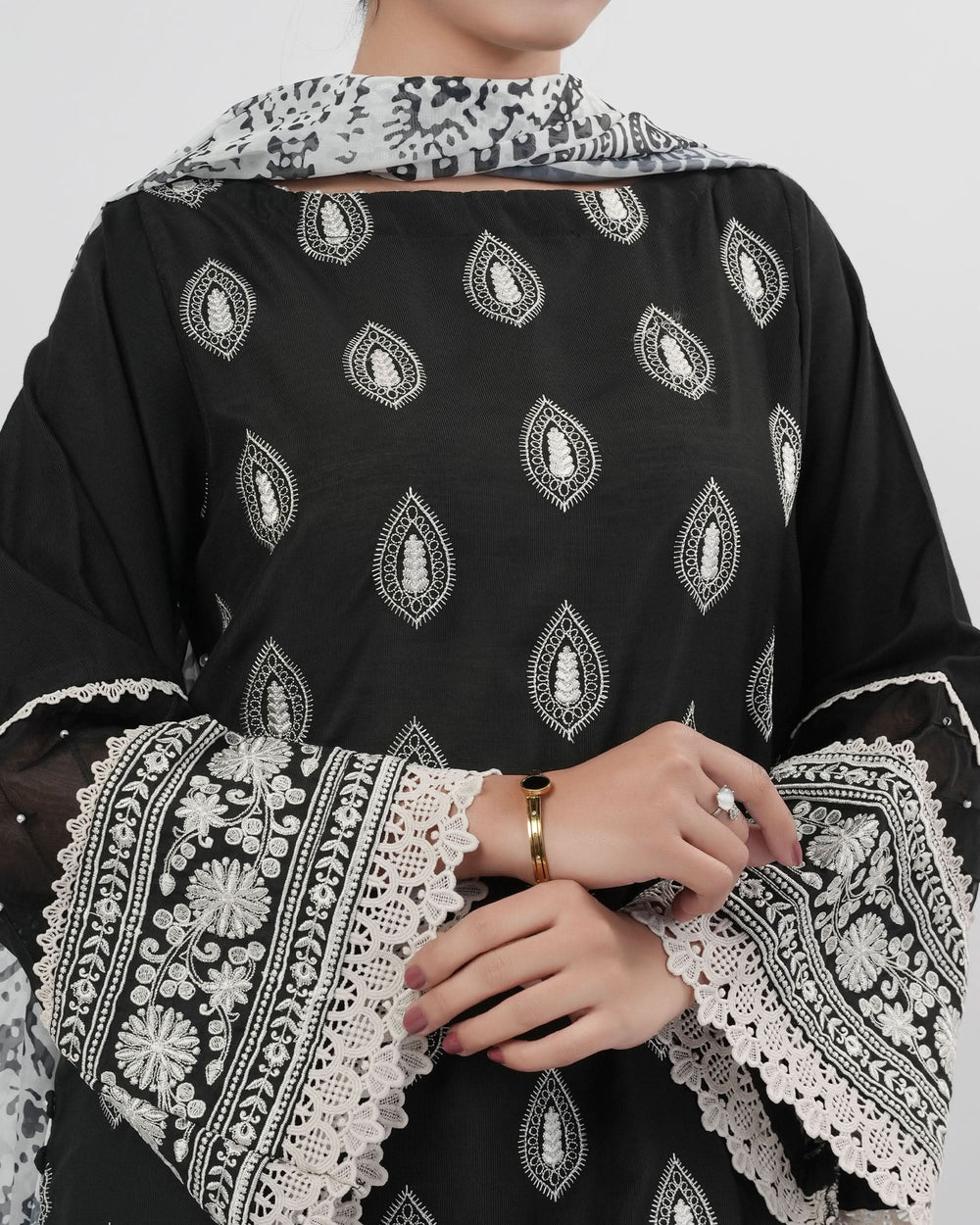 Eminent Women’s Embroidered Signature 3 Pcs Suit, Women Shalwar Suits, Eminent, Chase Value