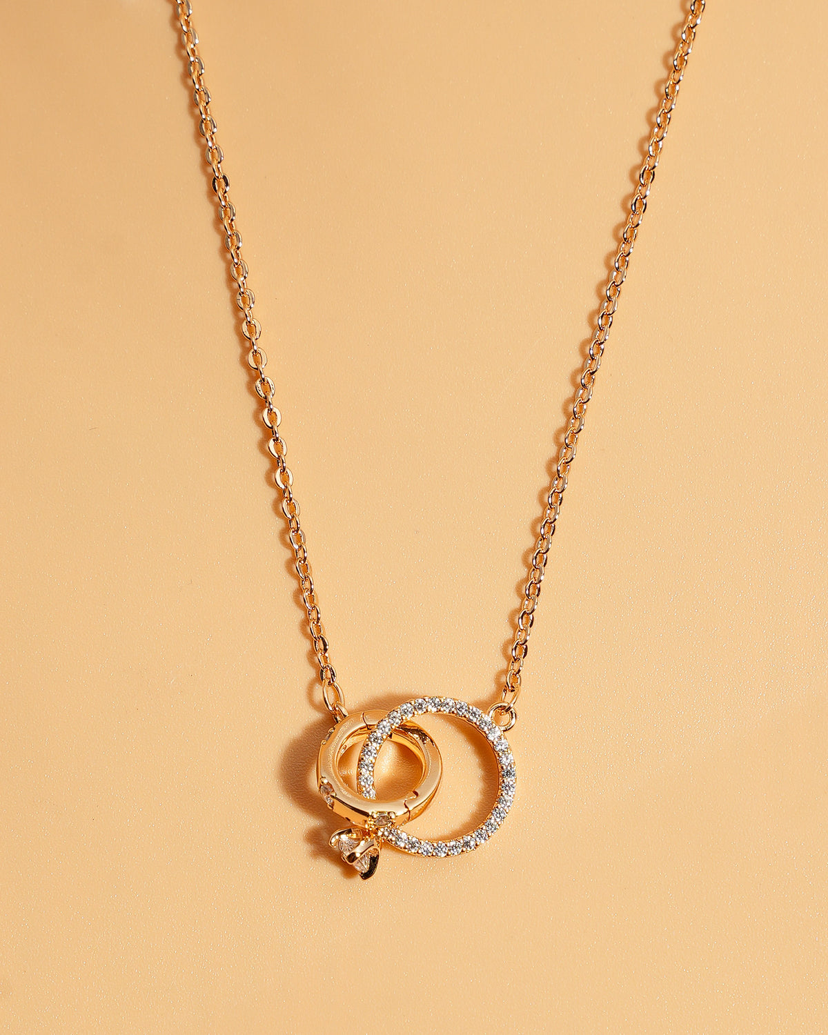 Eminent Women's Locket Set