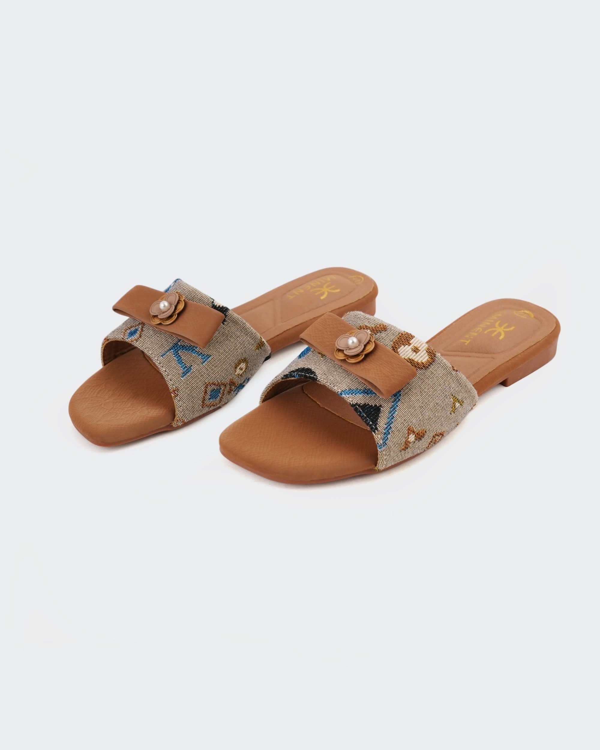 Eminent Girls' Casual Slippers, Girls Slippers, Eminent, Chase Value