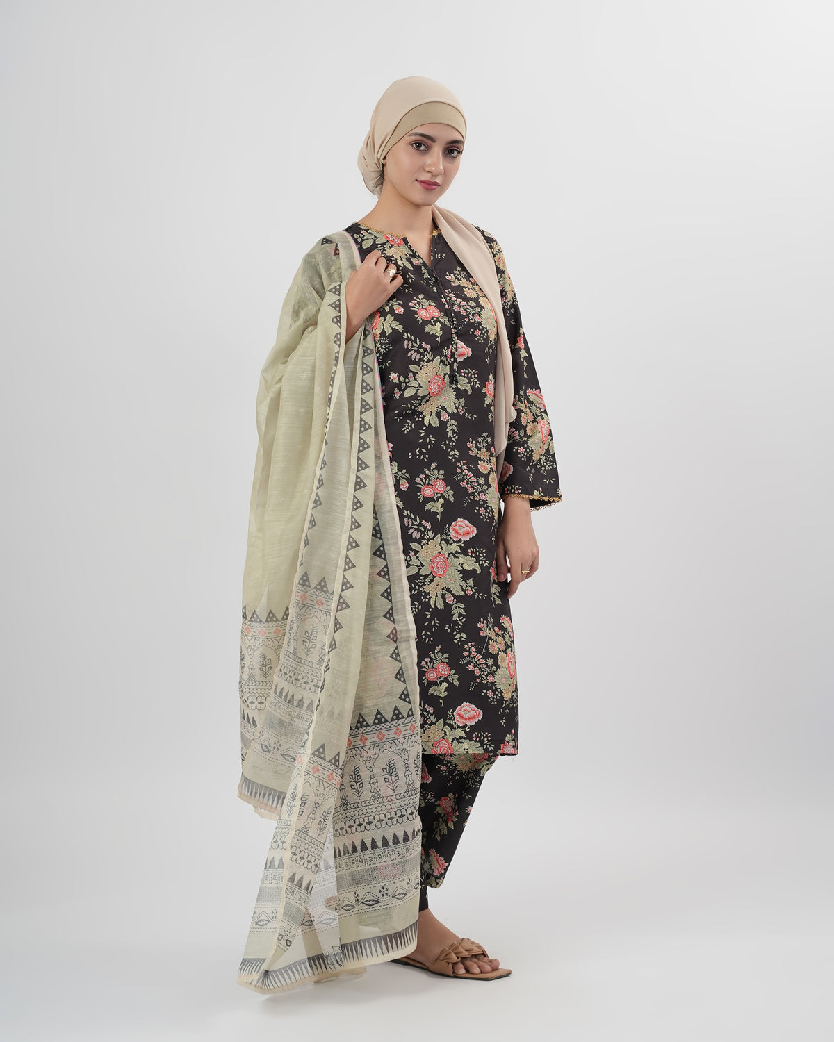 Valuables Women's Printed 3-Pcs Suit