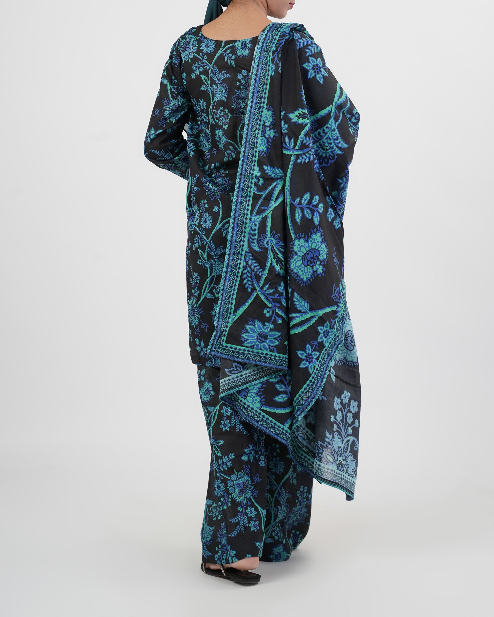 Valuables Women’s Printed Lawn 3Pcs Suit