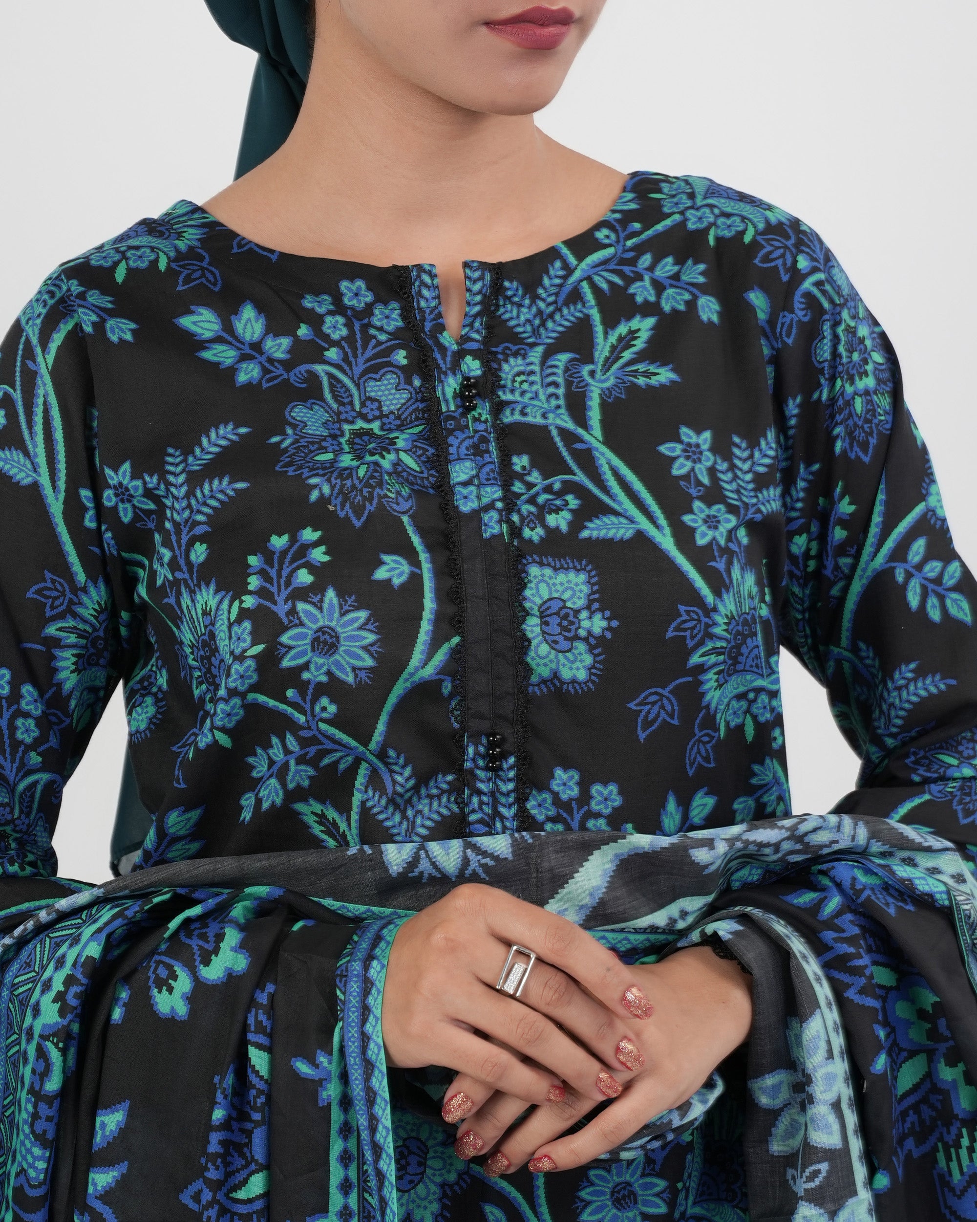 Valuables Women’s Printed Lawn 3Pcs Suit