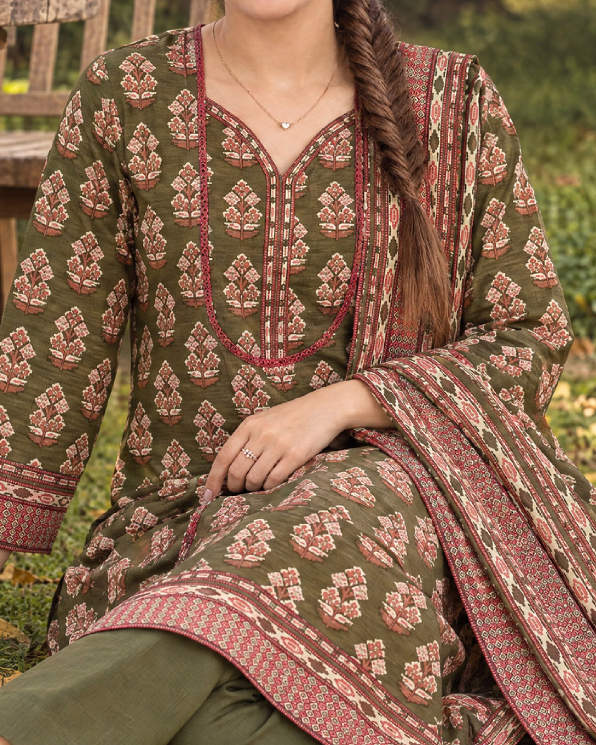 Zarineh Everyday Khaddar Printed Suit - 3 Pc