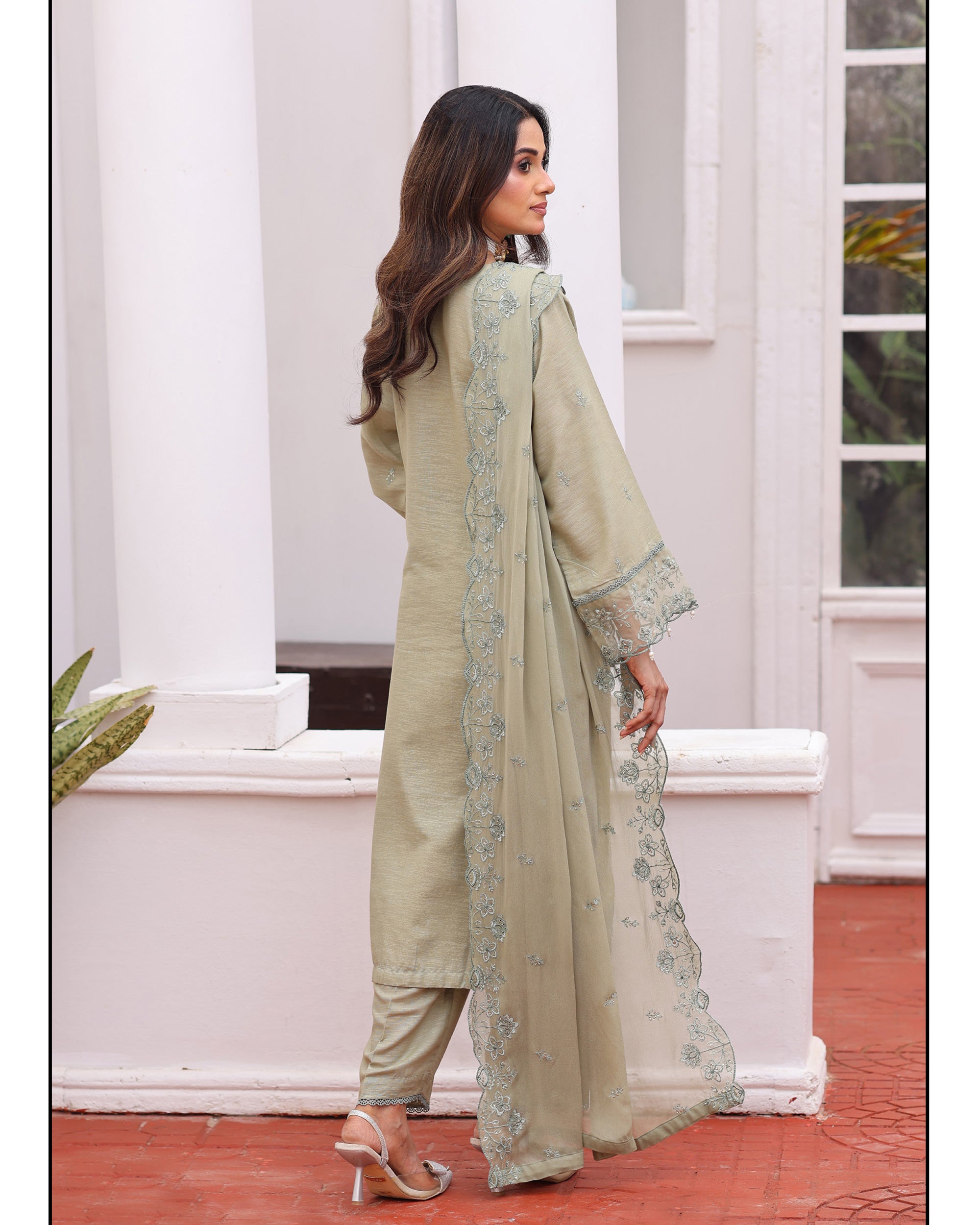 Dr Haris Winter Luxe Karandi Embroidered 3 Pc  Suit