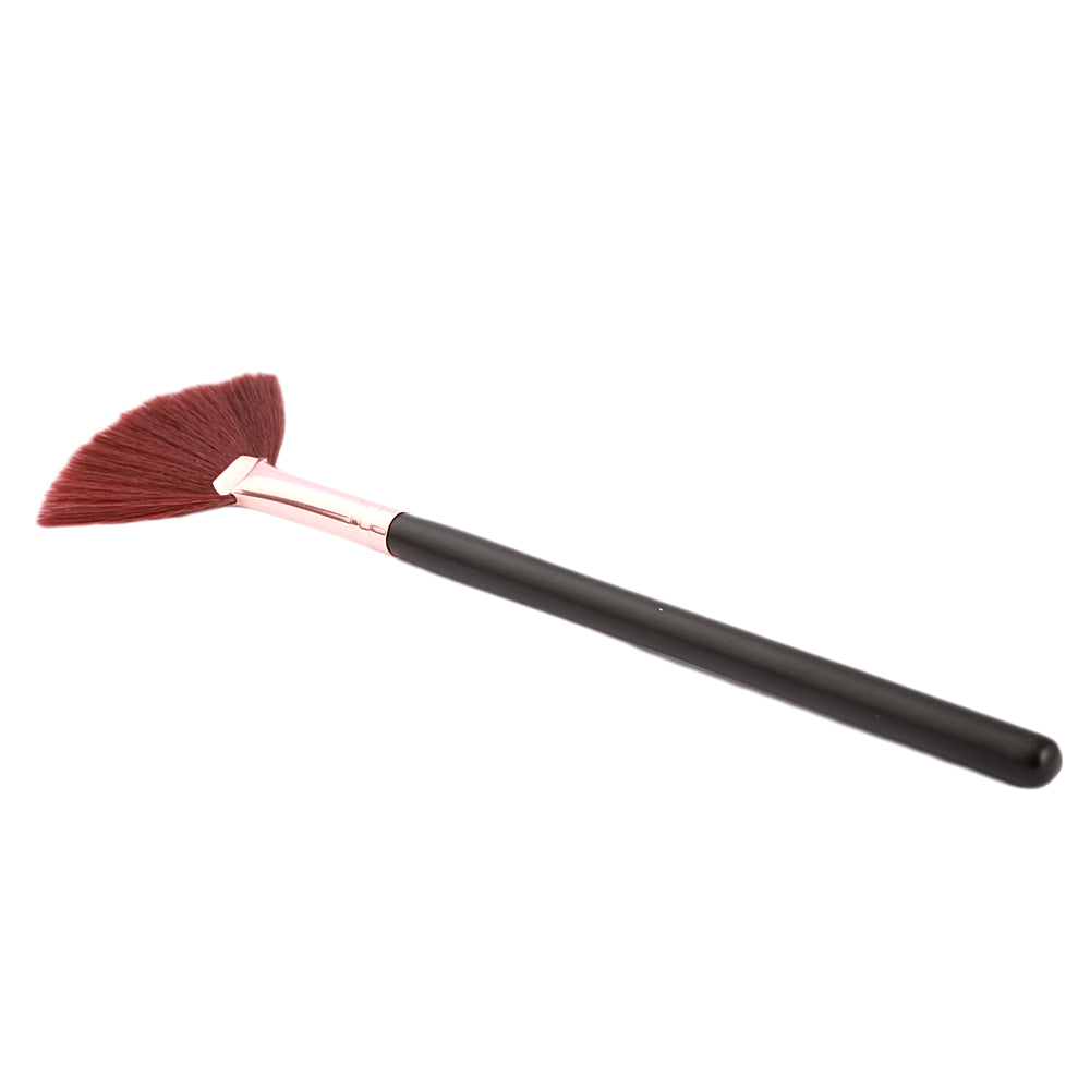 Eminent Makeup Fan Brush, Beauty & Personal Care, Brushes And Applicators, Eminent, Chase Value