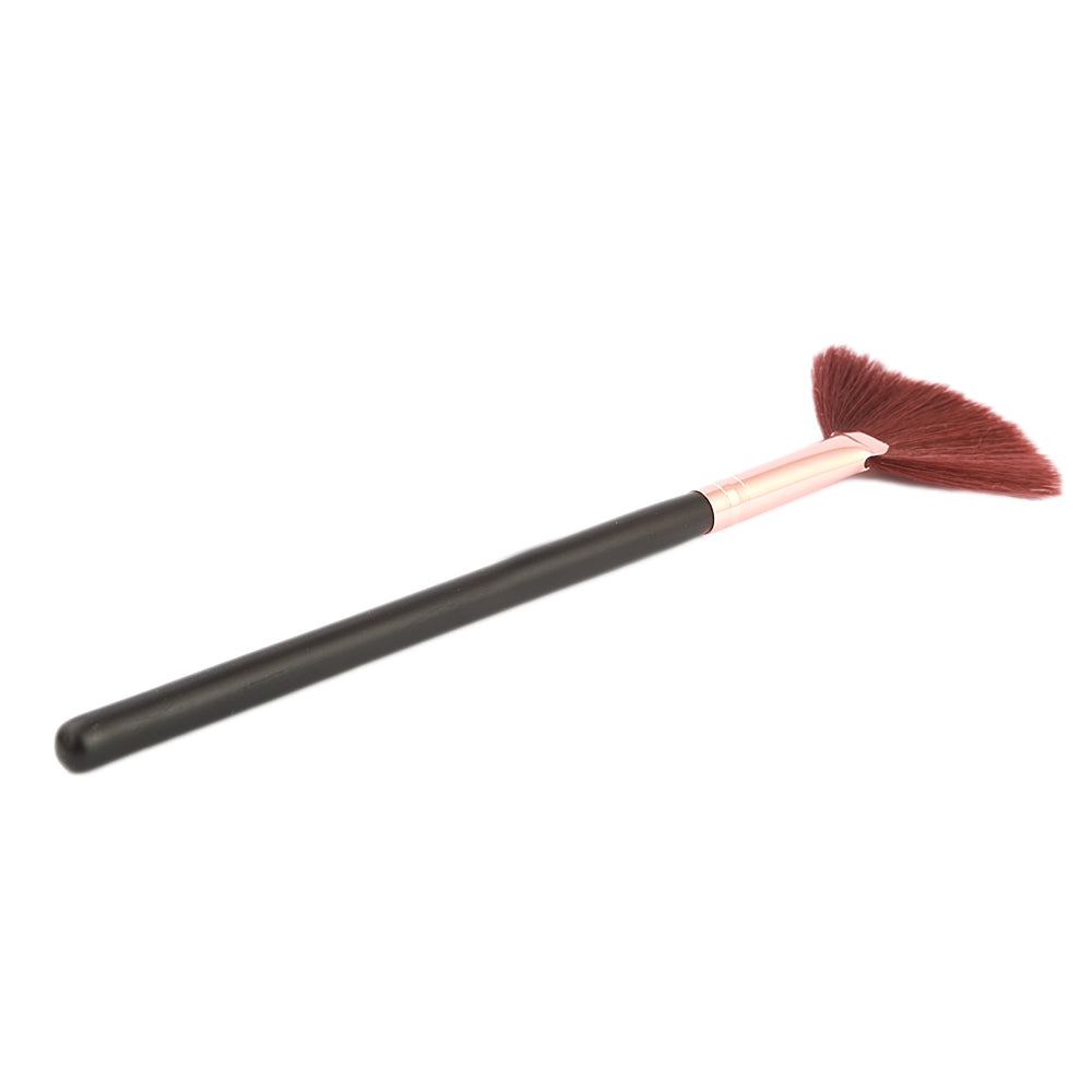 Eminent Makeup Fan Brush, Beauty & Personal Care, Brushes And Applicators, Eminent, Chase Value