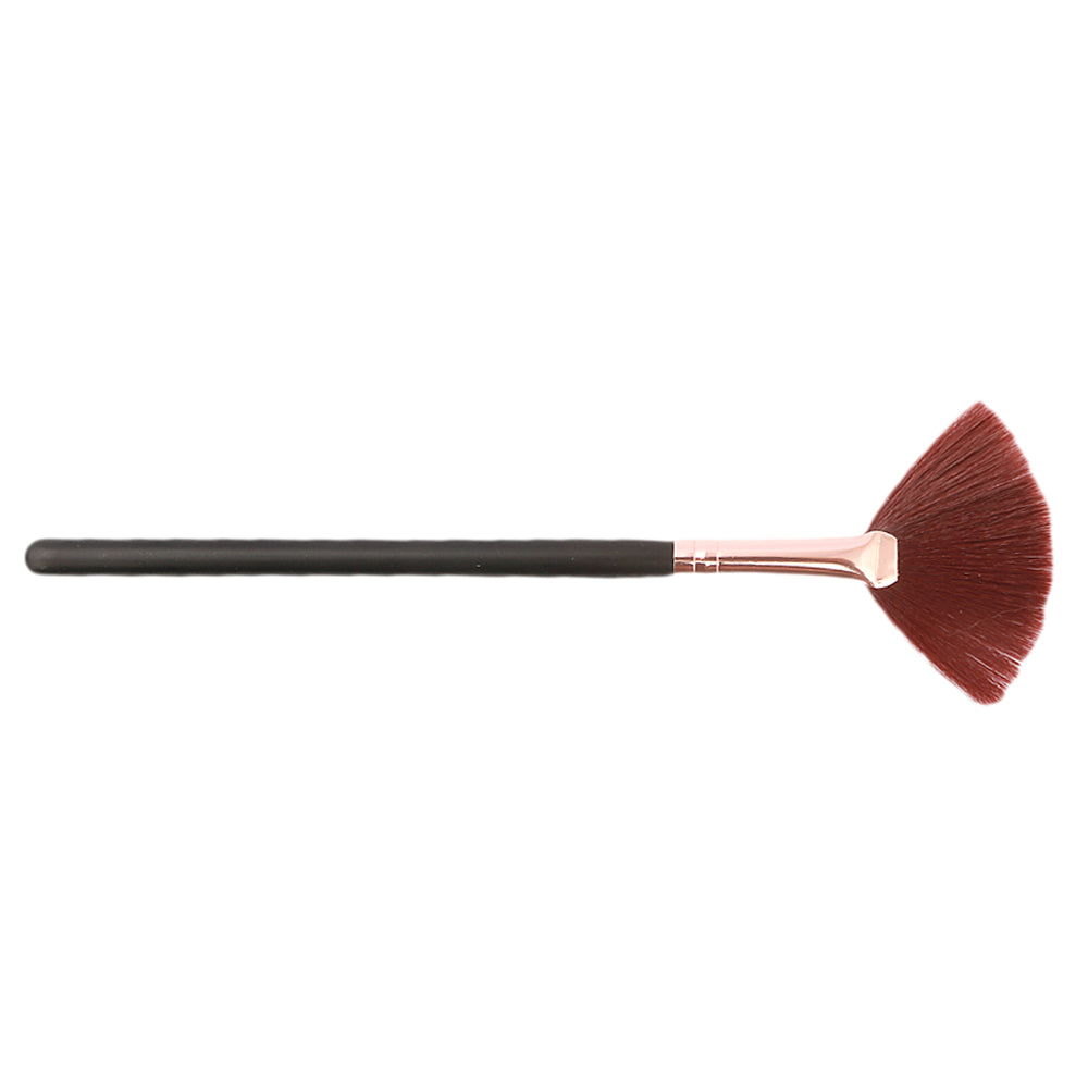 Eminent Makeup Fan Brush, Beauty & Personal Care, Brushes And Applicators, Eminent, Chase Value