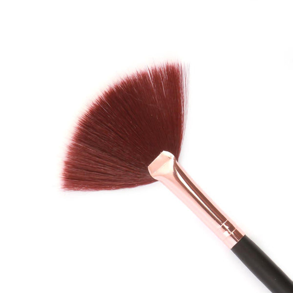 Eminent Makeup Fan Brush, Beauty & Personal Care, Brushes And Applicators, Eminent, Chase Value
