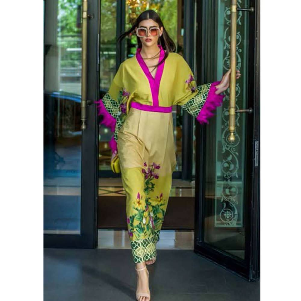 Honey Waqar Luxury Embroidered Lawn 3 Piece Un-Stitched Suit - B5, Women, 3Pcs Shalwar Suit, Regalia Textiles, Chase Value